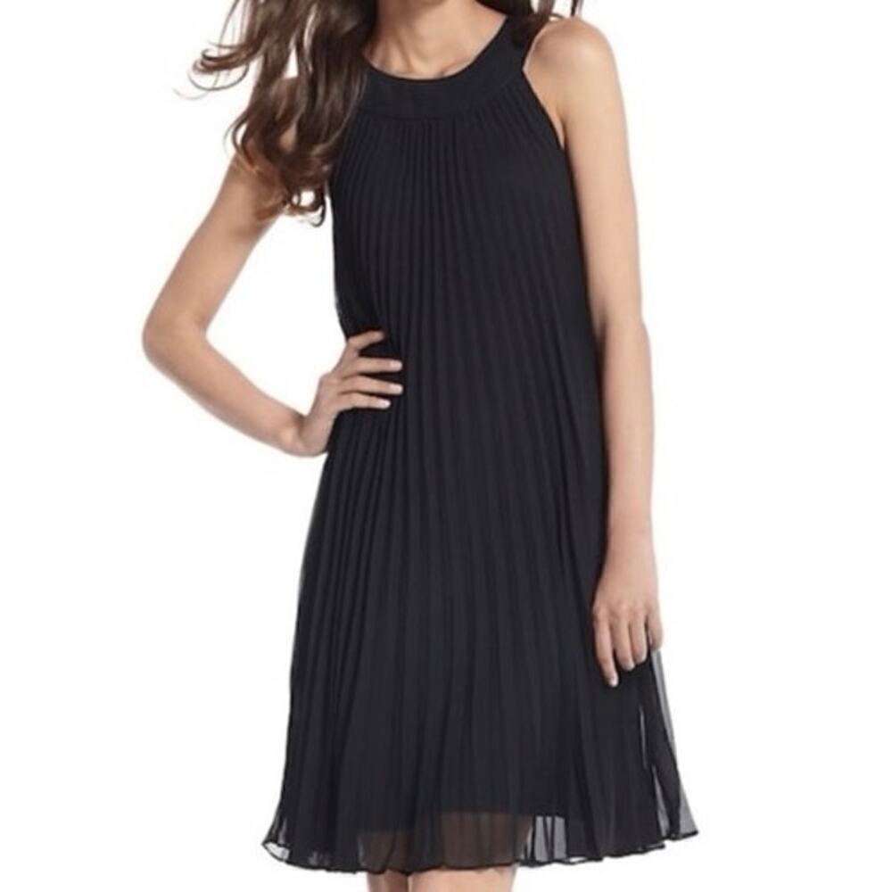 White House Black Market Trapeze Pleated Chiffon Dress Cutaway Shoulders 
Size 8